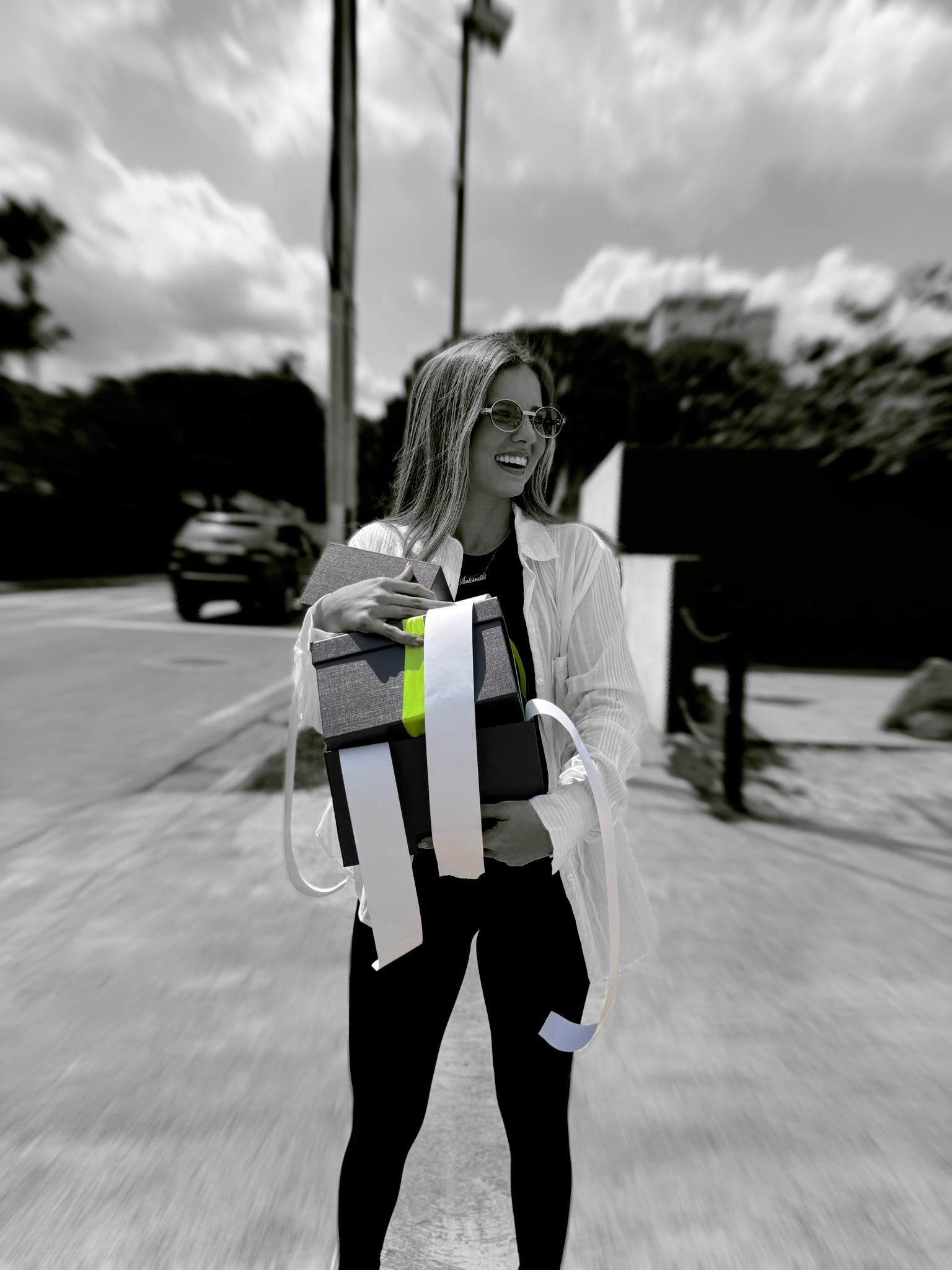 Valeria con regalos